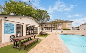 Pet-Friendly 1Br Apt - Pool Near All Attractions
